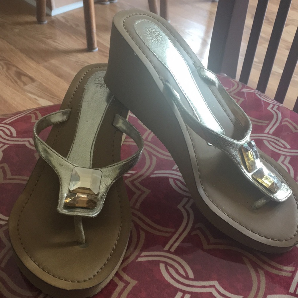 Shoes - Picture 6 of 7